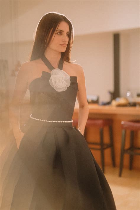 The making of Penelope Cruz's Chanel Oscars dress 